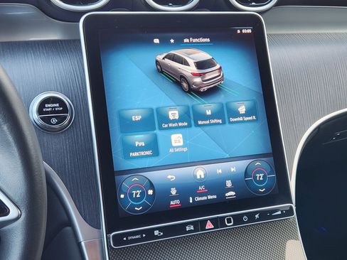 Used 2024 Mercedes-Benz GLC 300 4MATIC image 17