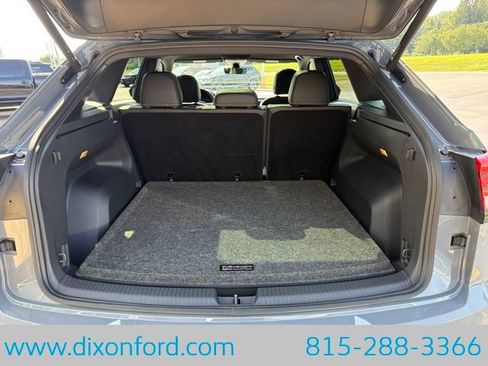 Used 2023 Volkswagen Atlas Cross Sport SEL R-Line AWD/4WD image 27