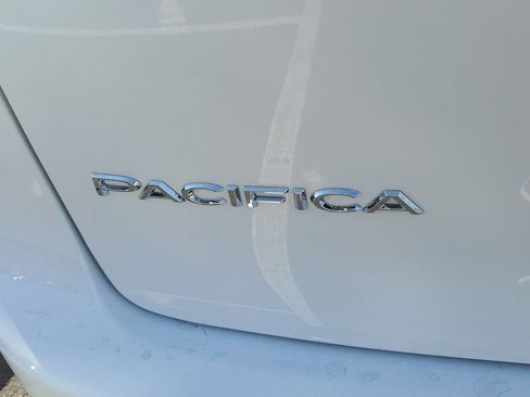 New 2026 Chrysler Pacifica Select image 8