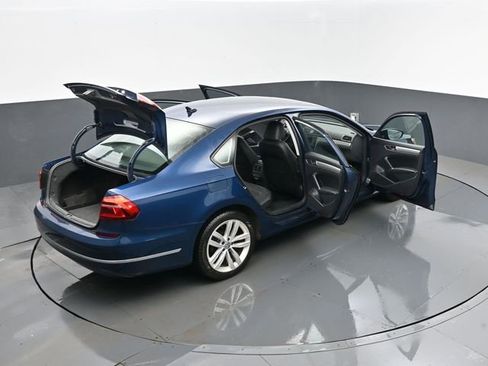 Used 2019 Volkswagen Passat 2.0T Wolfsburg image 28