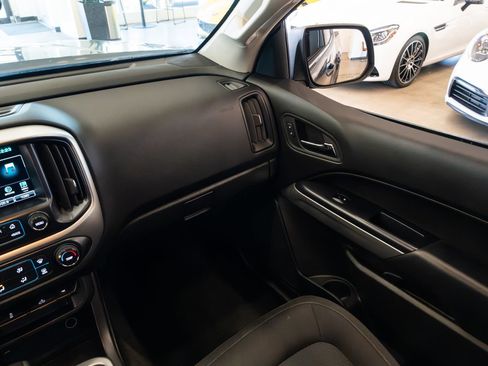 Used 2016 Chevrolet Colorado LT w/ LT Convenience Package RWD image 11