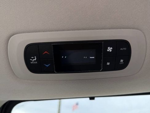 Used 2019 Chrysler Pacifica Touring-L image 20