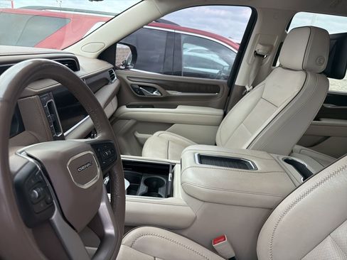Used 2021 GMC Yukon Denali w/ Denali Premium Package image 9