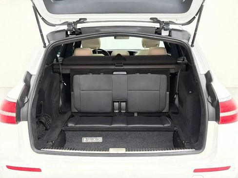 Used 2017 Mercedes-Benz E 400 4MATIC Wagon image 40