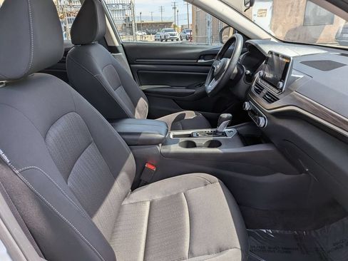 Used 2025 Nissan Altima 2.5 SV FWD image 27