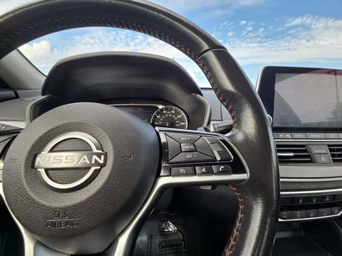 Used 2024 Nissan Altima 2.5 SR FWD image 12