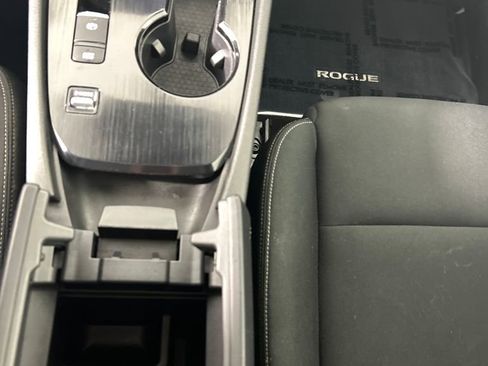 Used 2023 Nissan Rogue S image 15