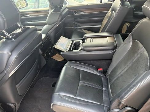 Used 2023 Jeep Grand Wagoneer L Series II AWD/4WD image 7