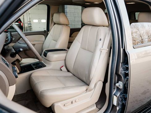 Used 2011 GMC Yukon SLT w/ SLT Chrome Package image 10