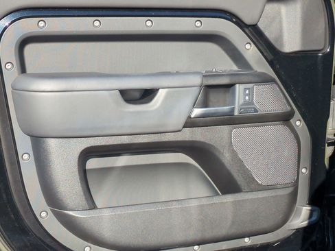 Used 2023 Land Rover Defender 110 V8 image 14