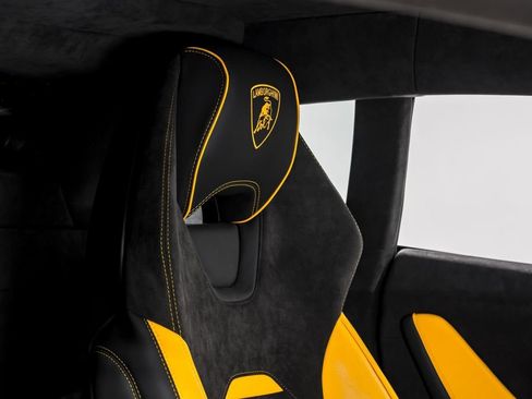 Used 2024 Lamborghini Huracan Sterrato image 34