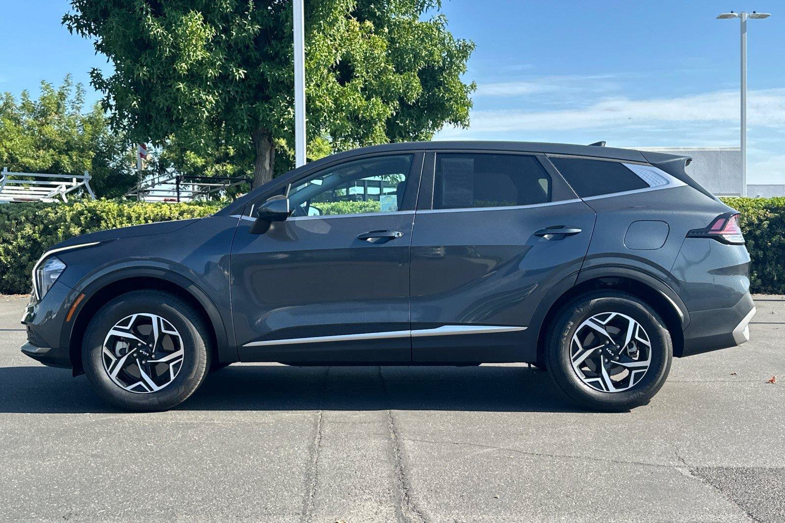 Used 2023 Kia Sportage LX AWD/4WD image 6