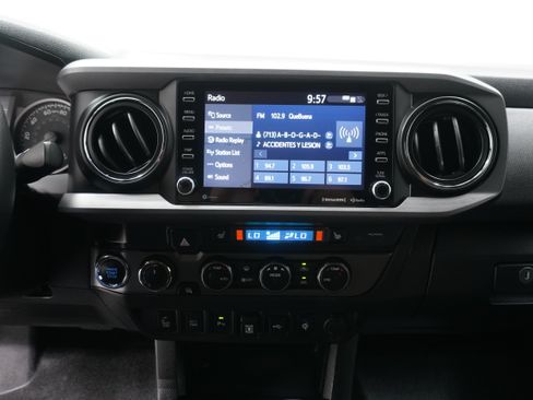 Used 2020 Toyota Tacoma TRD Off-Road w/ Advanced Technology Package AWD/4WD image 19