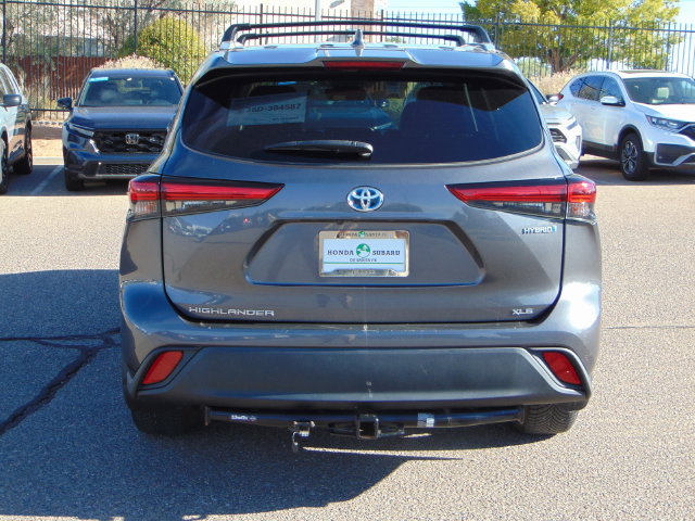 Used 2022 Toyota Highlander XLE AWD/4WD image 5