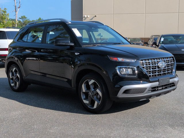 Used 2024 Hyundai Venue SEL FWD image 3