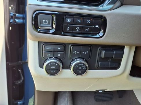 Used 2025 GMC Yukon Denali w/ Denali Reserve Package image 18