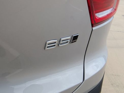 Used 2025 Volvo XC40 B5 Plus AWD/4WD image 42