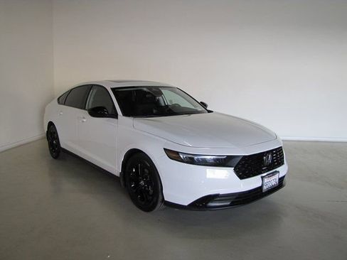 Certified 2025 Honda Accord SE image 3