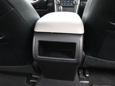 Used 2016 Toyota Camry SE image 18
