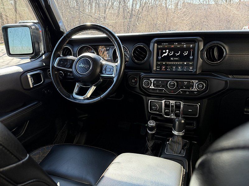 Used 2022 Jeep Wrangler Unlimited Sahara AWD/4WD image 9