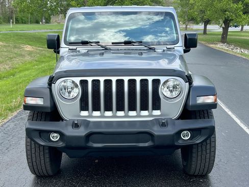 Used 2018 Jeep Wrangler Sport AWD/4WD image 2