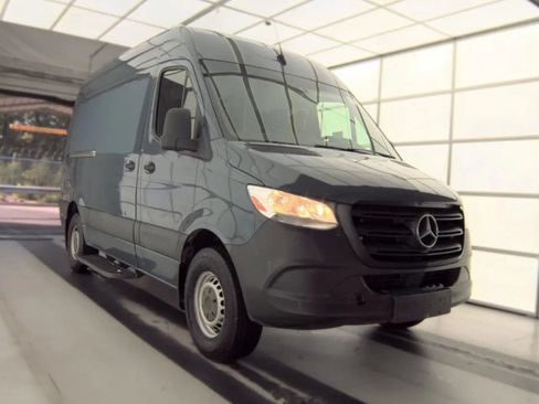Used 2019 Mercedes-Benz Sprinter 144 image 5