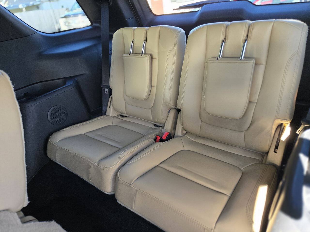 Used 2017 Ford Explorer XLT w/ Equipment Group 202A AWD/4WD image 28