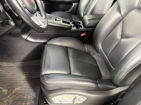 Used 2018 Porsche Macan S w/ Premium Package AWD/4WD image 12