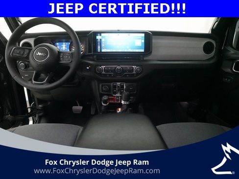 Used 2024 Jeep Gladiator Sport image 5