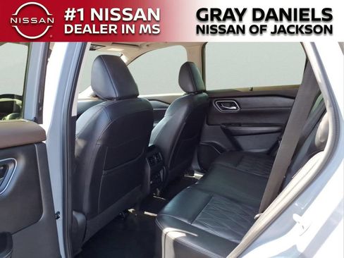Used 2023 Nissan Rogue Platinum w/ Platinum Premium Package FWD image 27