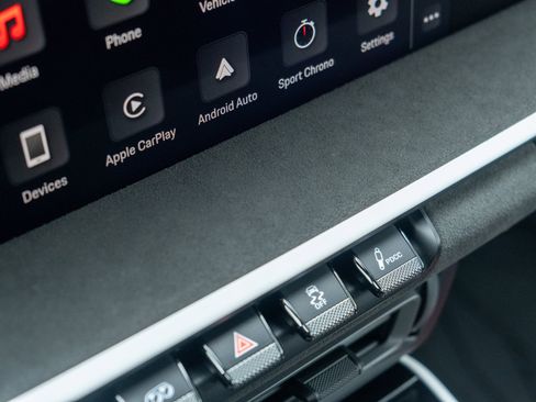 Certified 2024 Porsche 911 Dakar image 32