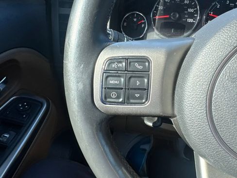 Used 2012 Jeep Liberty Limited AWD/4WD image 15