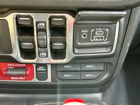 Used 2025 Jeep Wrangler Unlimited Sport AWD/4WD image 27