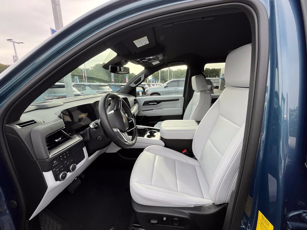 Used 2026 Chevrolet Tahoe Premier AWD/4WD image 9