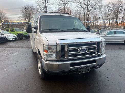 Used 2016 Ford E-350 and Econoline 350 Super Duty w/ Power Windows & Locks Group image 5