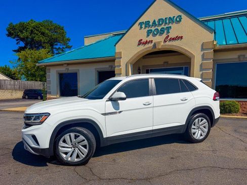 Used 2021 Volkswagen Atlas Cross Sport SE FWD image 3