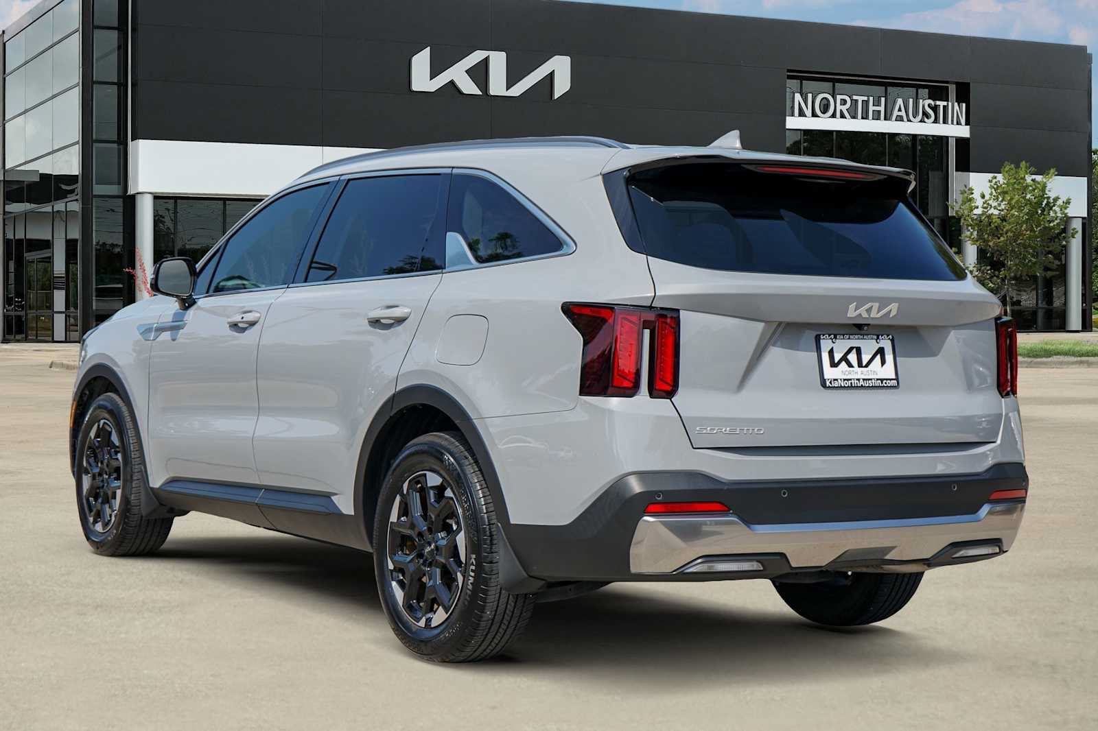Certified 2025 Kia Sorento S FWD image 4