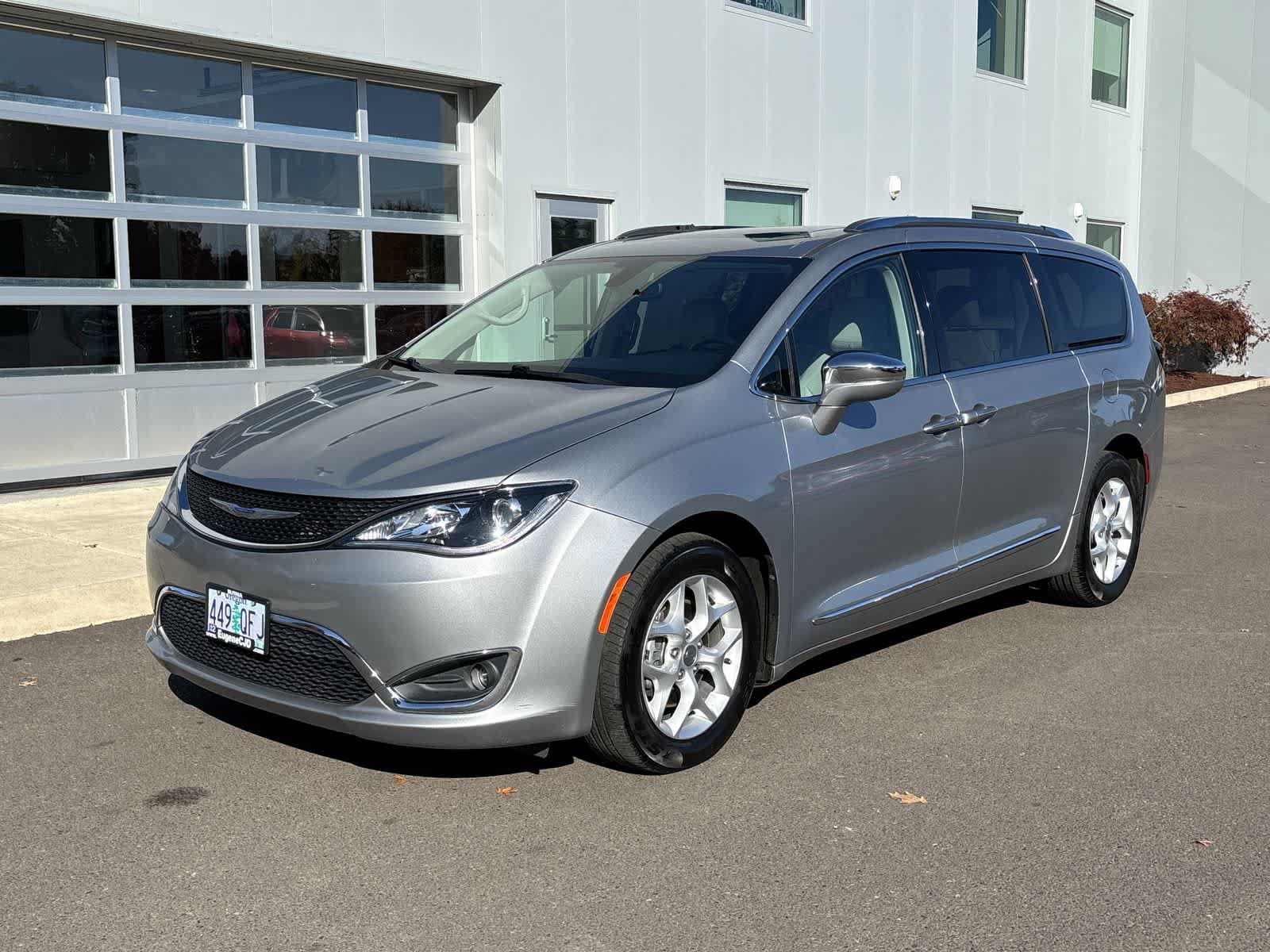 Used 2020 Chrysler Pacifica Limited FWD image 1