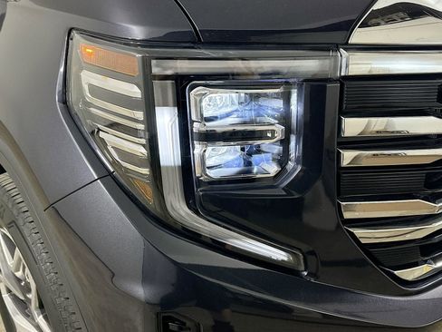 Used 2024 GMC Sierra 1500 SLT w/ SLT Premium Plus Package AWD/4WD image 10