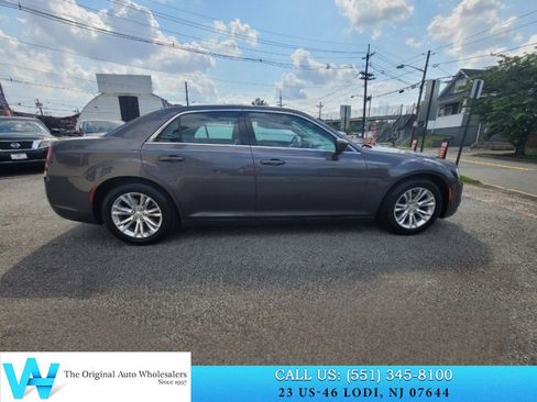 Used 2017 Chrysler 300 Limited RWD image 7