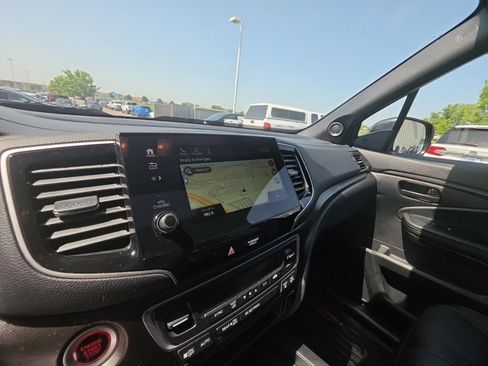 Certified 2025 Honda Passport TrailSport image 19