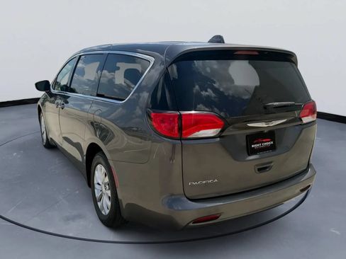 Used 2017 Chrysler Pacifica Touring FWD image 5