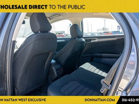Used 2020 Ford Fusion SE image 18