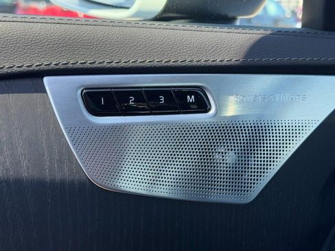 Certified 2024 Volvo XC90 T8 Ultimate w/ Lounge Package image 17