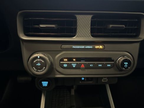New 2025 Ford Maverick Lariat w/ Black Appearance Package AWD/4WD image 32