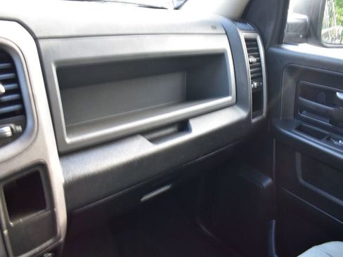 Used 2018 RAM 1500 Express image 40