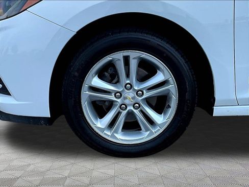Used 2018 Chevrolet Cruze LT w/ Convenience Package FWD image 32