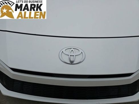 Used 2025 Toyota Camry SE FWD image 31