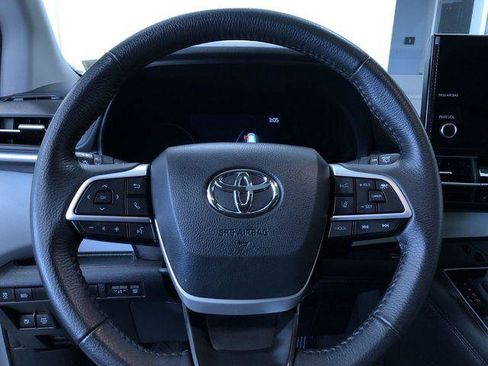 Certified 2025 Toyota Sienna XLE FWD image 25
