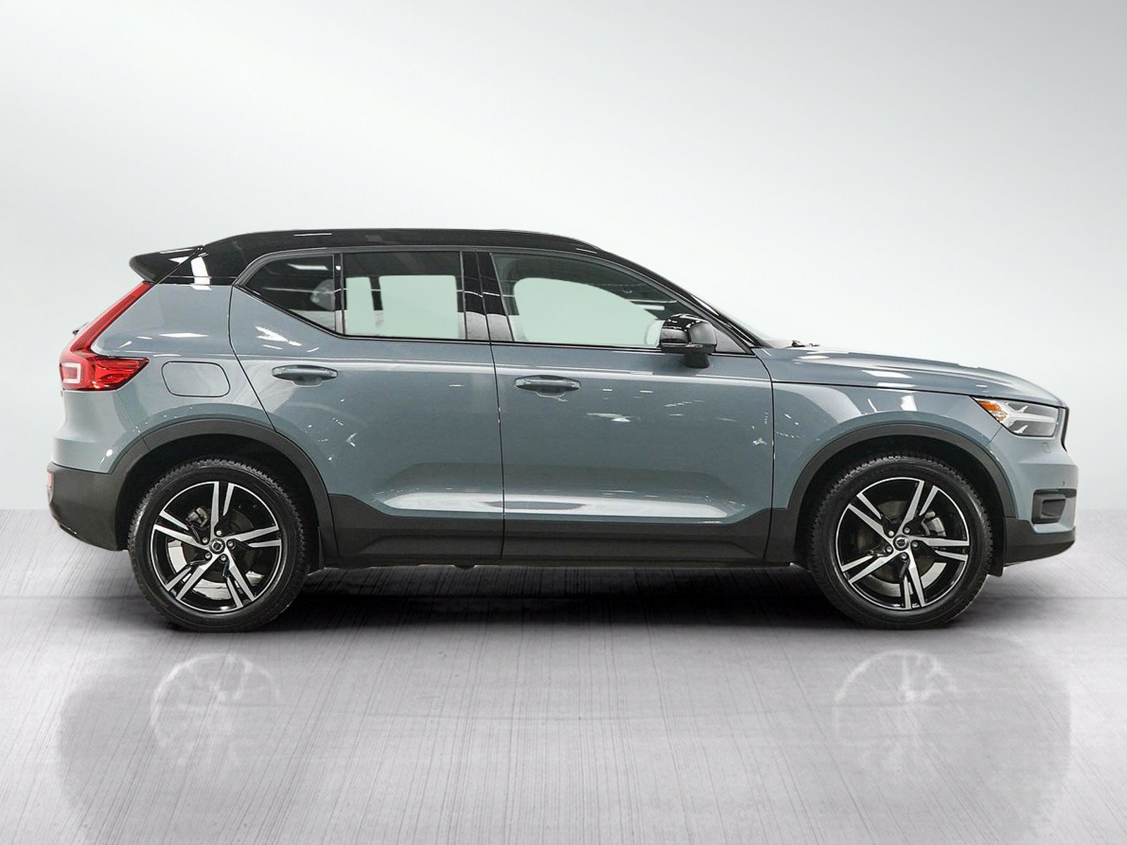 Used 2022 Volvo XC40 T5 R-Design AWD/4WD image 6